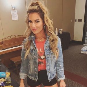 Graphic tee ASO Jessie James Decker